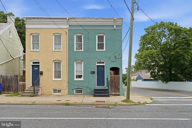 Building Photo - 403 W South St
