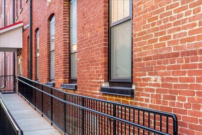 Building Photo - 626 Columbia Ave