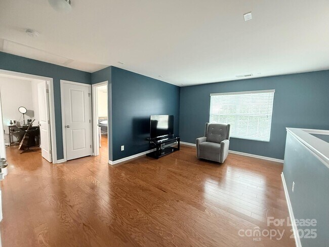 Building Photo - 923 Rook Rd