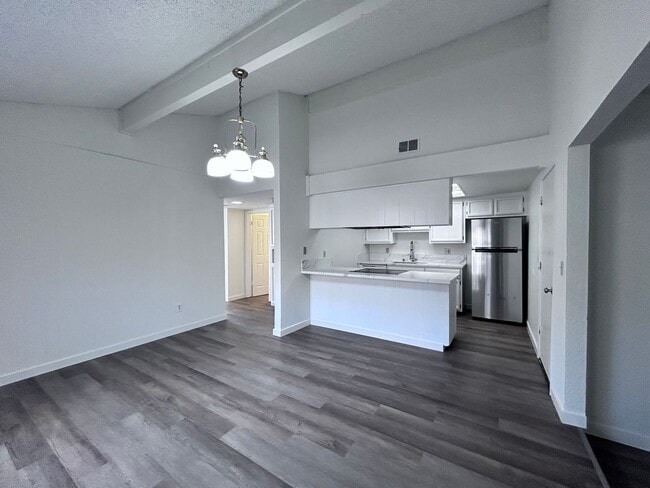 Building Photo - 1000-1002 Bell Street