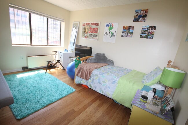 Building Photo - Saxony Apartments