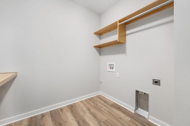 Building Photo - 2121 E Elk Rdg Ave