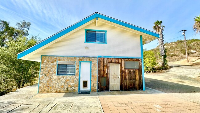 Building Photo - Rustic Two Story Home on a Large Country P...