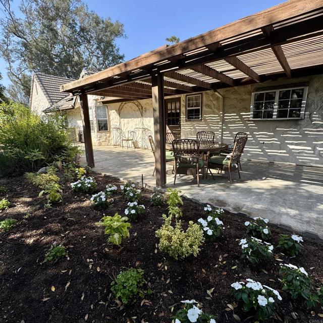 Building Photo - 2848 Los Alisos S