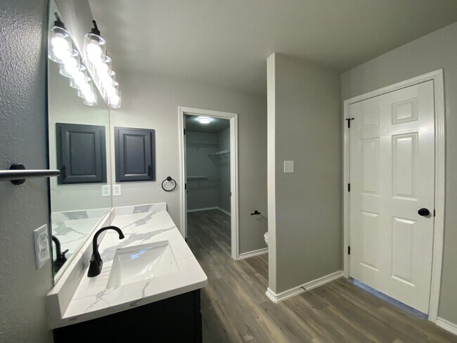 Building Photo - Beautiful Home in Redbird Ranch