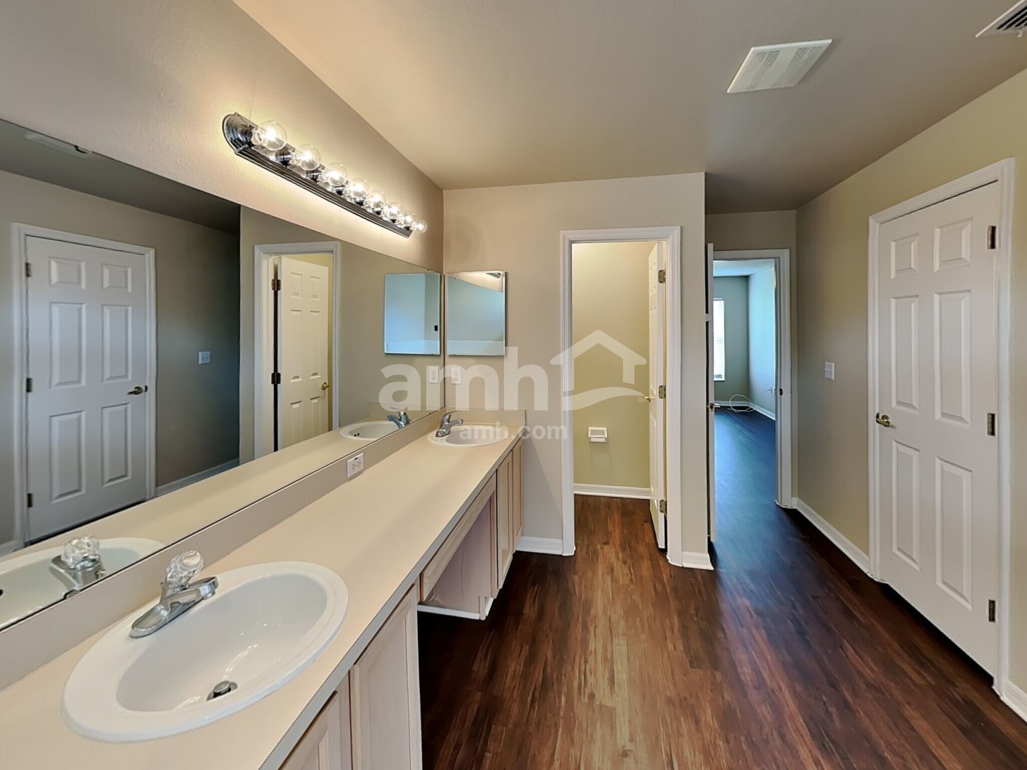 Building Photo - 875 Summer Glen Dr