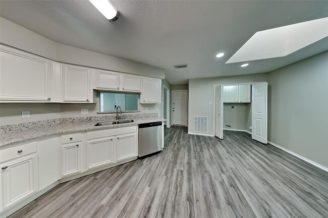 Building Photo - 3438 Havershire Dr