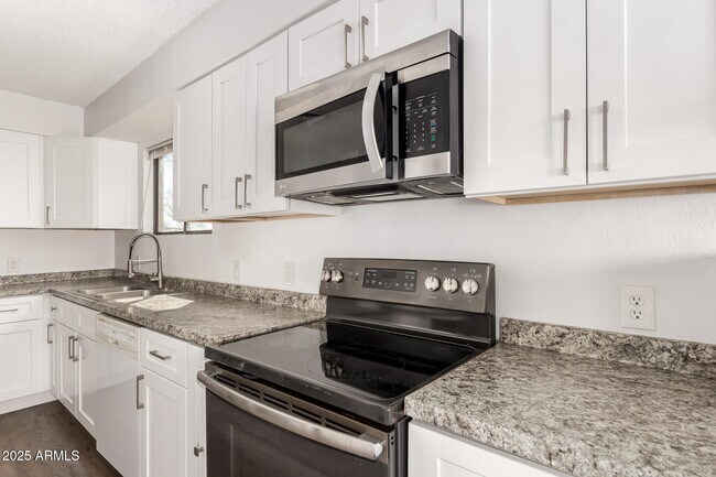 Building Photo - 15604 E Mustang Dr