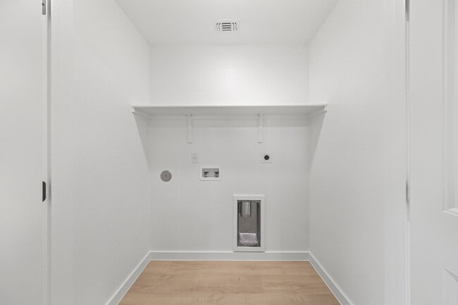 Building Photo - Legacy Homes – Brand New Texas Townhome for Rent!