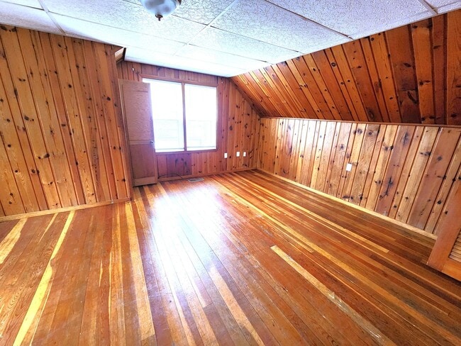 Building Photo - 4 Bedroom Cape Cod with Large Partially Fenced Yard