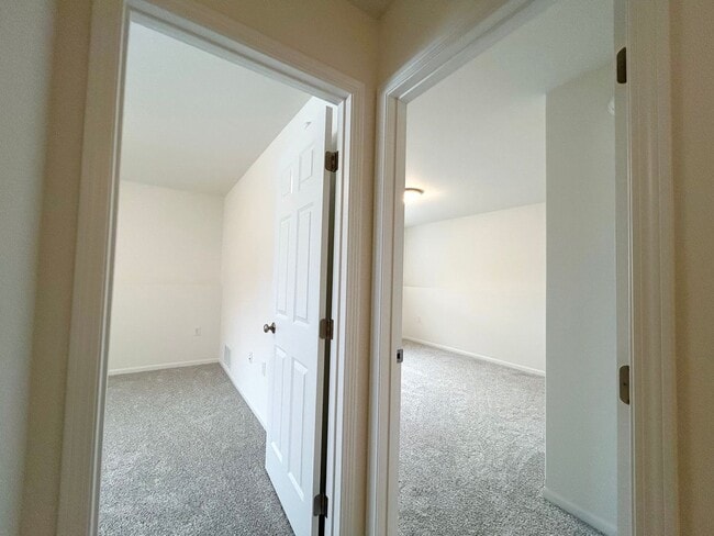 Building Photo - Spacious & Stylish 4-Bed Home with Modern Finishes and Attached 2-Stall Garage