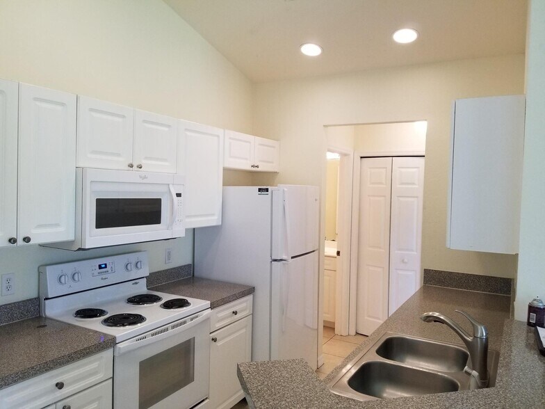 Building Photo - 4616-4618 24th St Sw