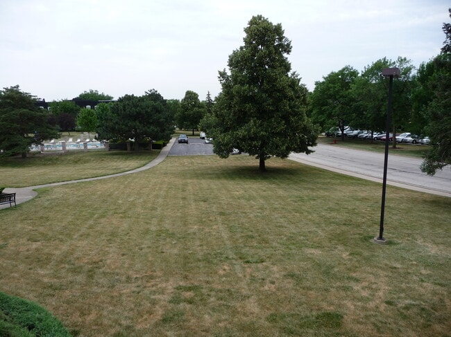 Building Photo - 5000 Carriageway Dr