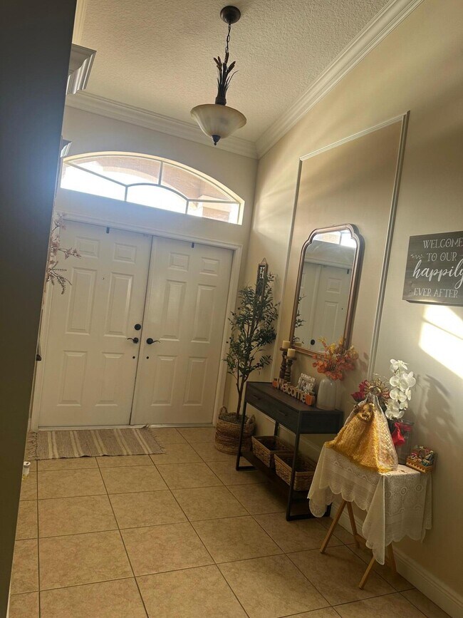 Building Photo - 2347 SW Kent Cir