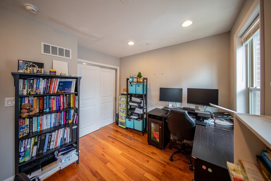 2nd bedroom (2nd floor) - 2137 Sears St