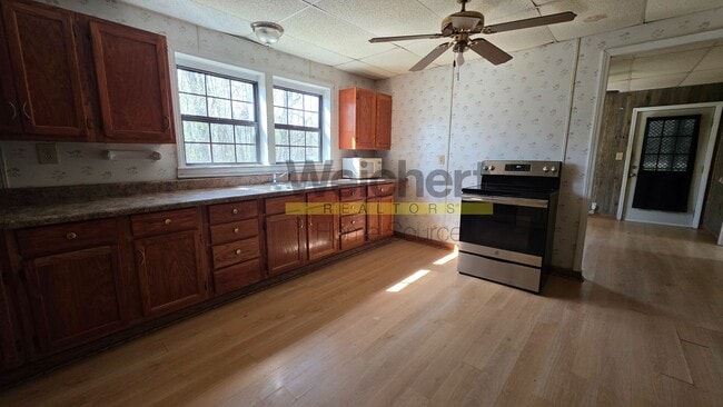 Building Photo - 2 bedroom, 1.5 bath home in country