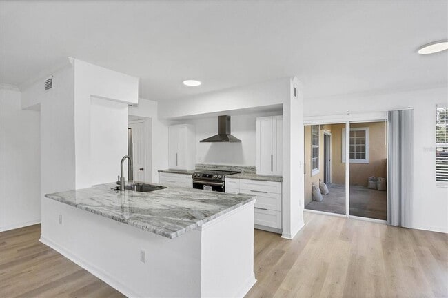 Building Photo - 1010 Villagio Cir