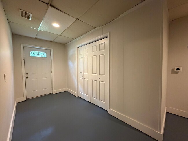 Building Photo - Large 4/2 with finished basement/bonus room- $1,895