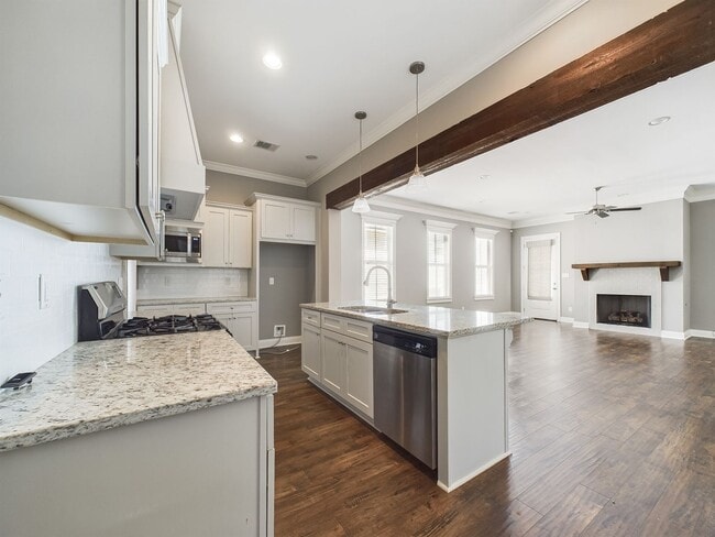 Building Photo - COMING SOON! Welcome to your charming rental home, where comfort and style come together seamlessly!