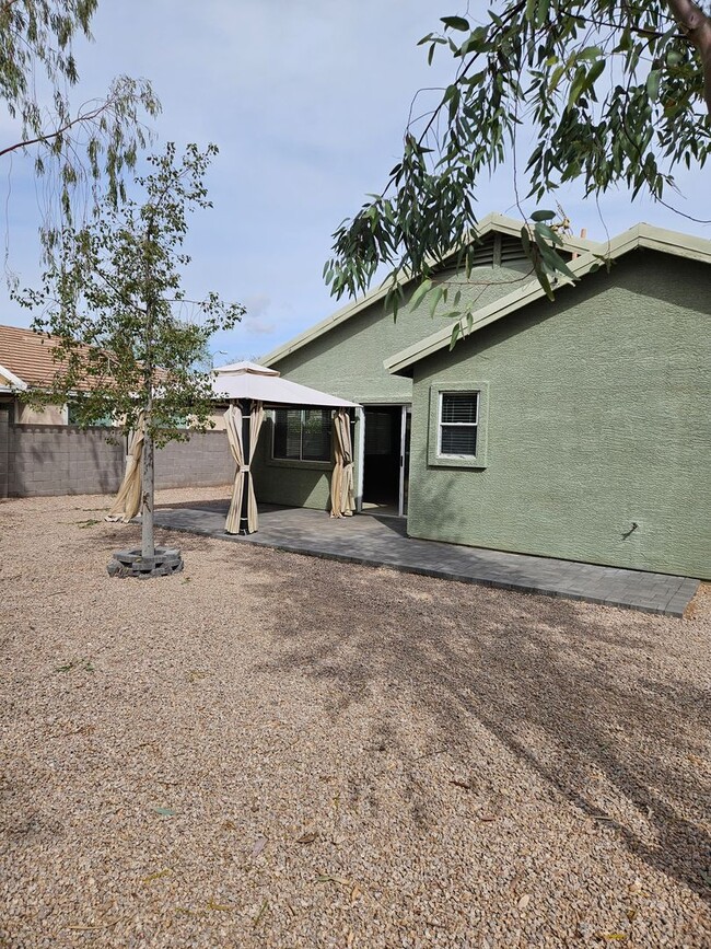 Building Photo - 3 bedroom 2 bath home in Apache Junction