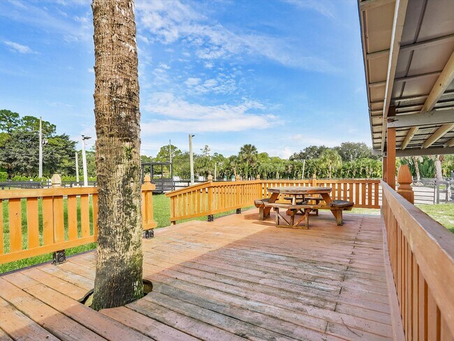 Building Photo - 1350 C Rd