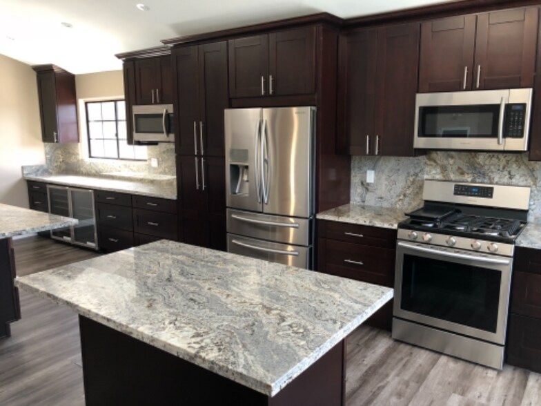 Building Photo - 1824 Queens Way