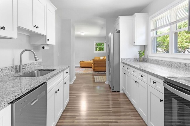 Building Photo - 4 Bed 2 Bath Home for Rent!