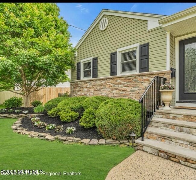 Building Photo - 35 Arno St