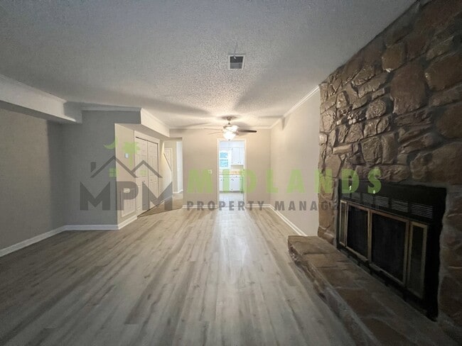 Building Photo - 204 S Cromwell St