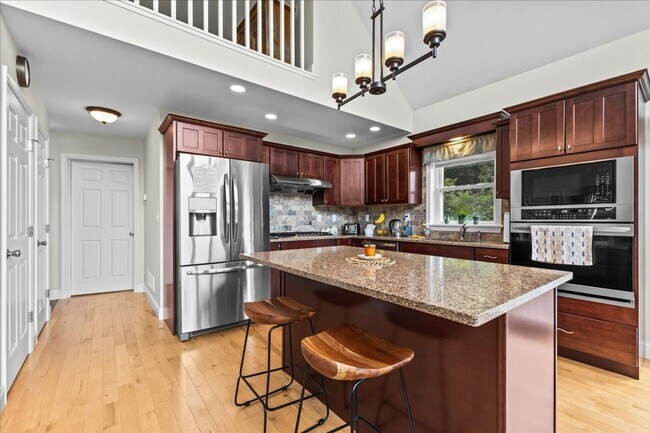 Building Photo - Contemporary with Gorgeous Views in Hinesburg, Vermont - Fully Furnished w/ Utilities Included