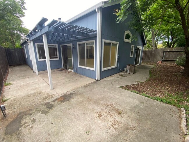 Building Photo - Charming Antelope Home - Open House Tuesday April 28th 4-4:30 PM