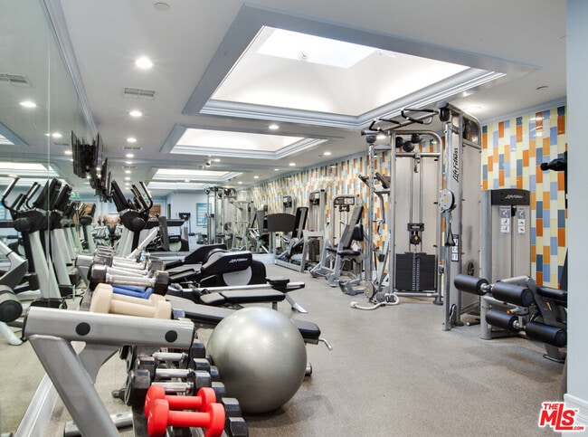 Building Photo - 10520 Wilshire Blvd