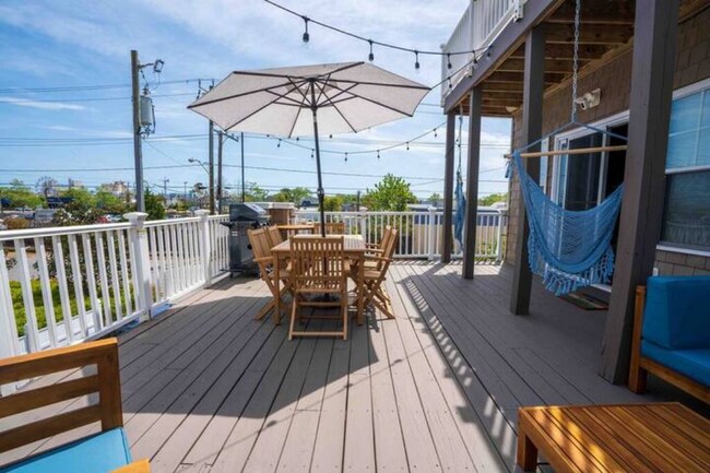 Building Photo - 407 18th St