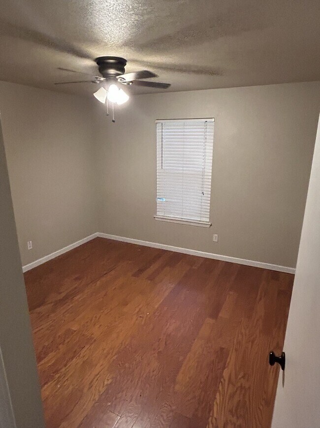 Building Photo - 515 Del Cir