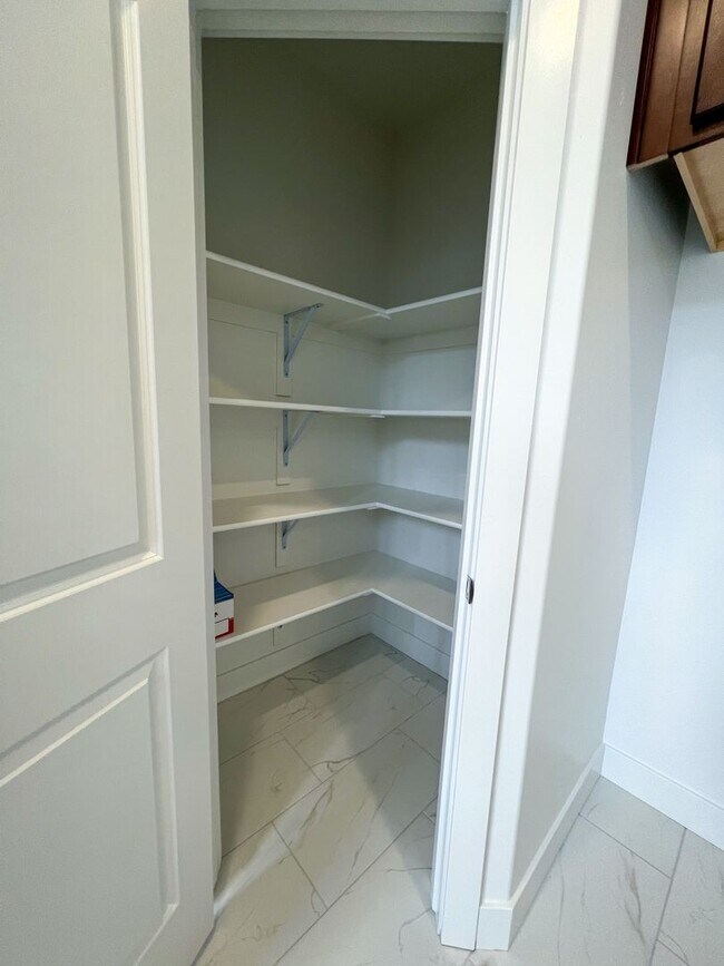 Building Photo - New Townhome