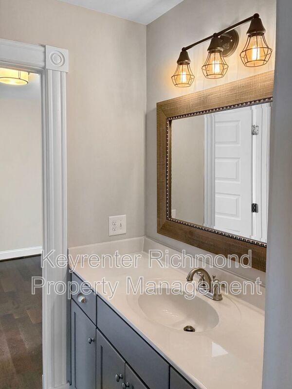 Building Photo - 1221 N 26th St