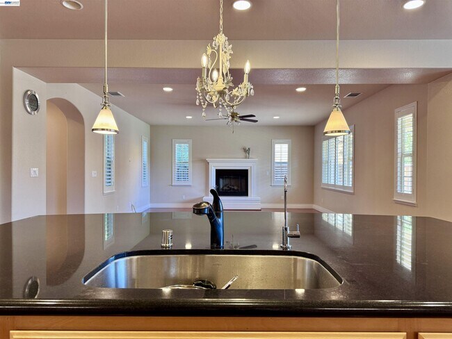 Building Photo - 7875 Kennard Ln