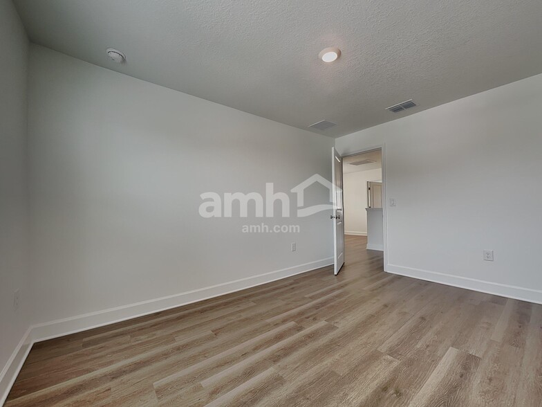 Building Photo - 16467 Cheyanne Ct