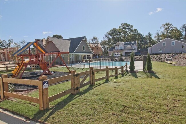 Building Photo - 426 Suwanee Pk Ter