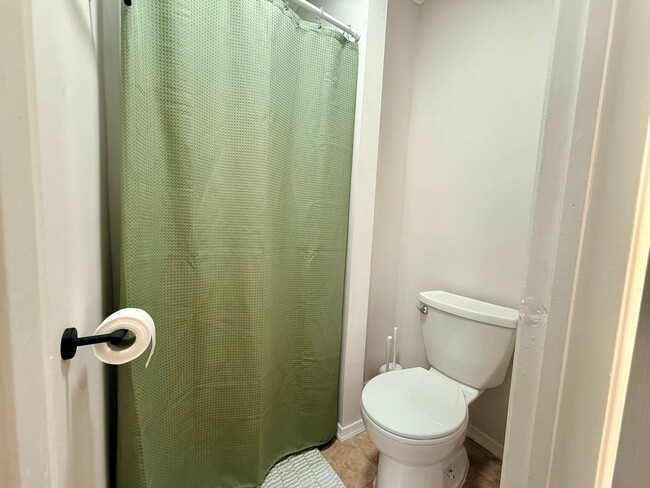 Building Photo - Gorgeous Single Family 4 bedroom furnished rental in Green Run