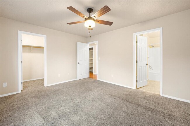 Building Photo - 3685 S Creekwood Way