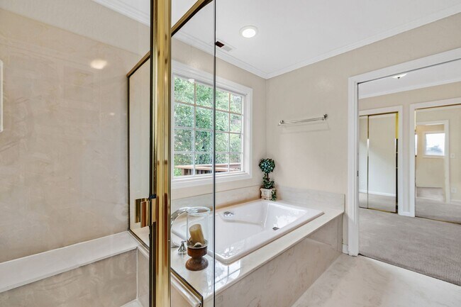 Building Photo - Stunning San Carlos 5 bedroom 4 bathroom H...