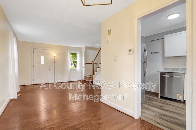 Building Photo - 2238 Farrington Ave