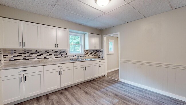 Building Photo - Old Brooklyn Area - 4 Bedroom - 1 Bath - Single Family Home