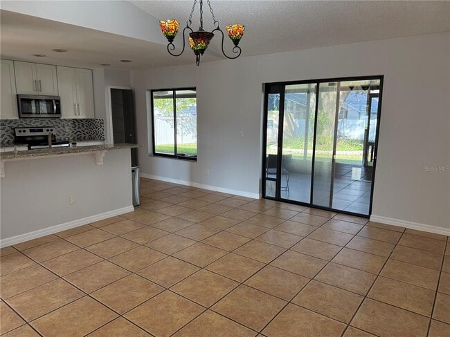 Building Photo - 2417 Abbey Ave