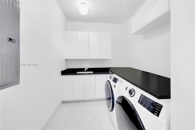 Building Photo - 34 SW 26th Rd