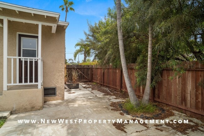 Building Photo - Upgraded Oceanside 3 Bedroom, Available Now! Small Pet OK!