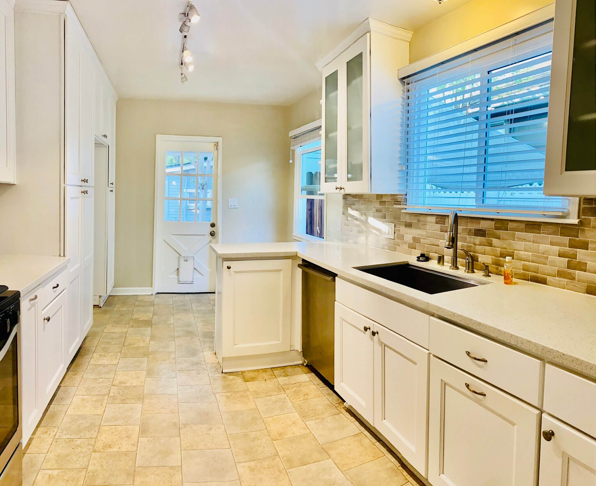 Building Photo - 67 Windsor Ln