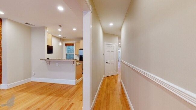Building Photo - Renovated 2 Bedroom 2 Bath in Columbia Hei...