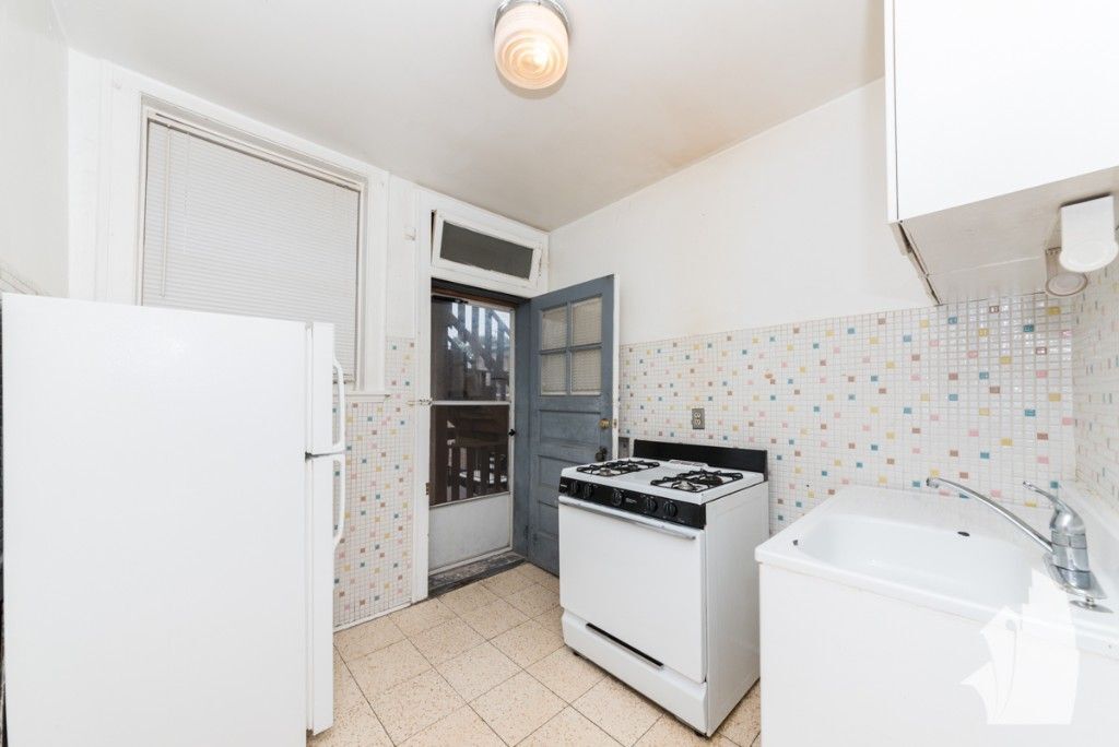 Building Photo - 3701 N Hoyne Ave